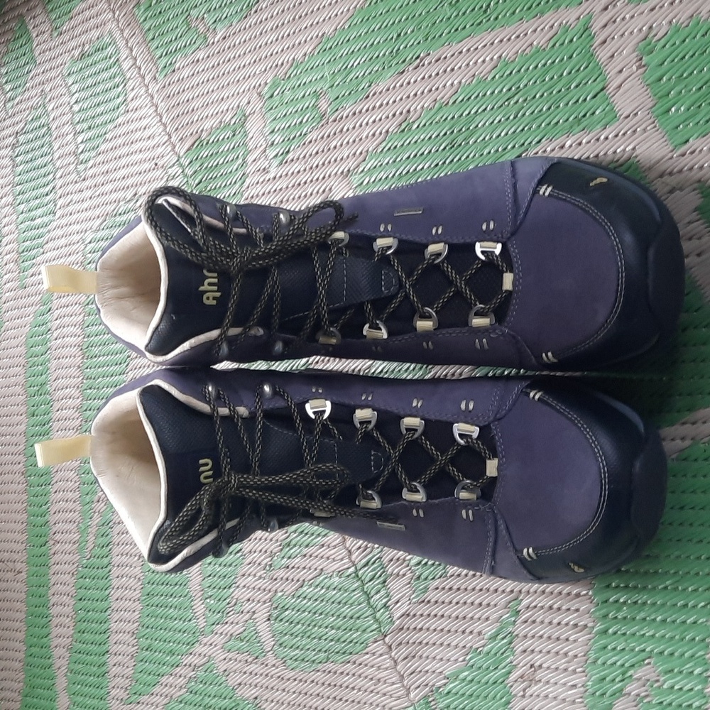 Ahnu Montara size 10.5/41 5 womens waterproof hiking boots NWOT